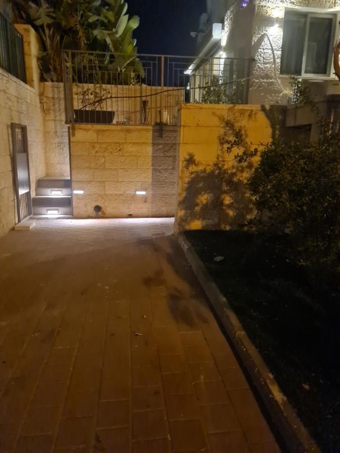 Garden Studio Apartment Elad Ngoại thất bức ảnh
